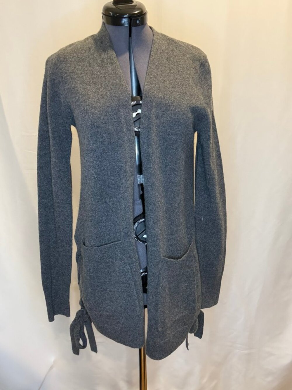 Saks Fifth Avenue size XS cashmere sweater